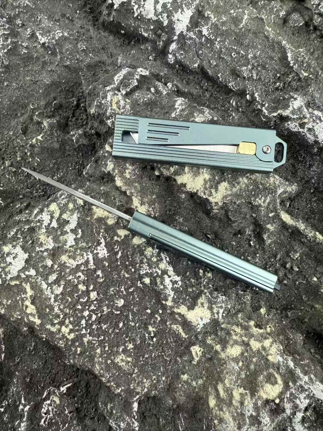 Mini Gravity Knife