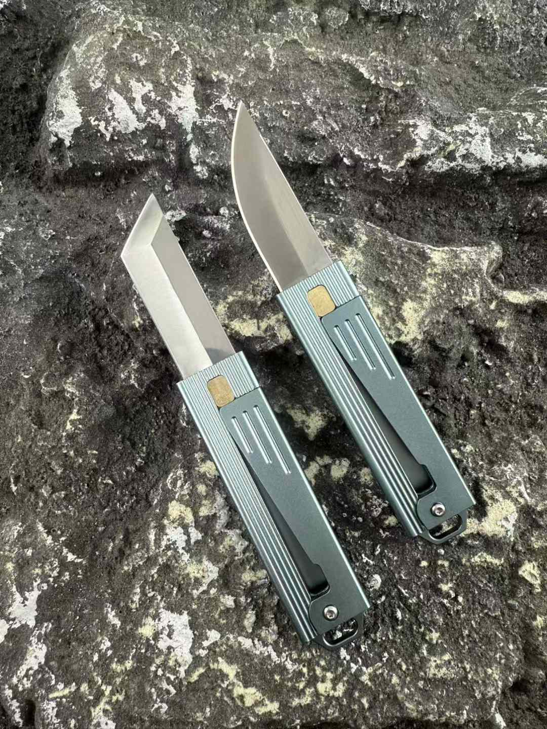 Mini Gravity Knife