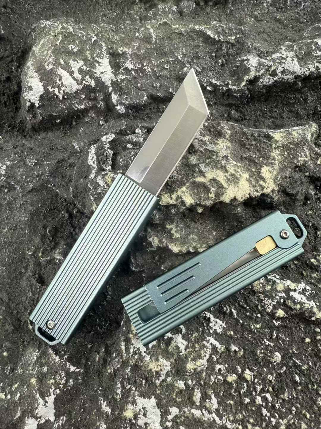 Mini Gravity Knife