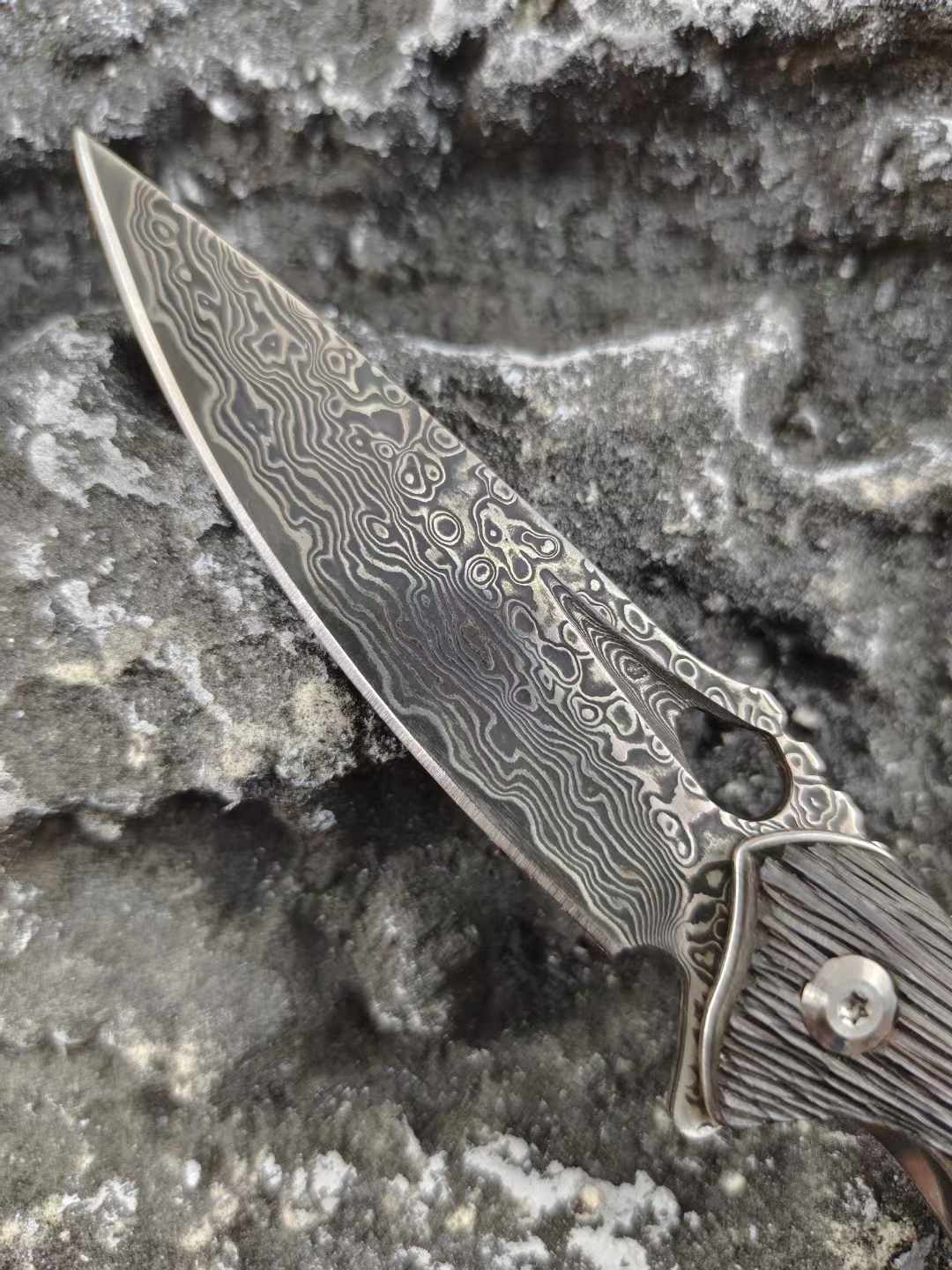 VG10 Damascus Seahorse Folding Knife