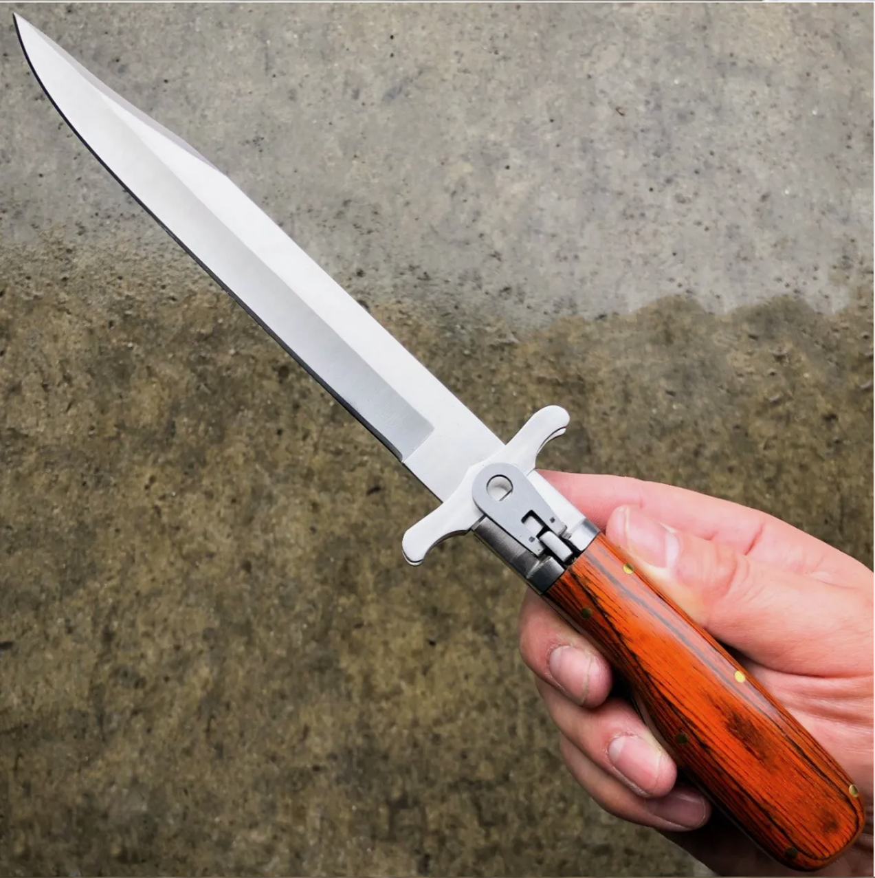 Best Folding Knife for Hunting and Camping