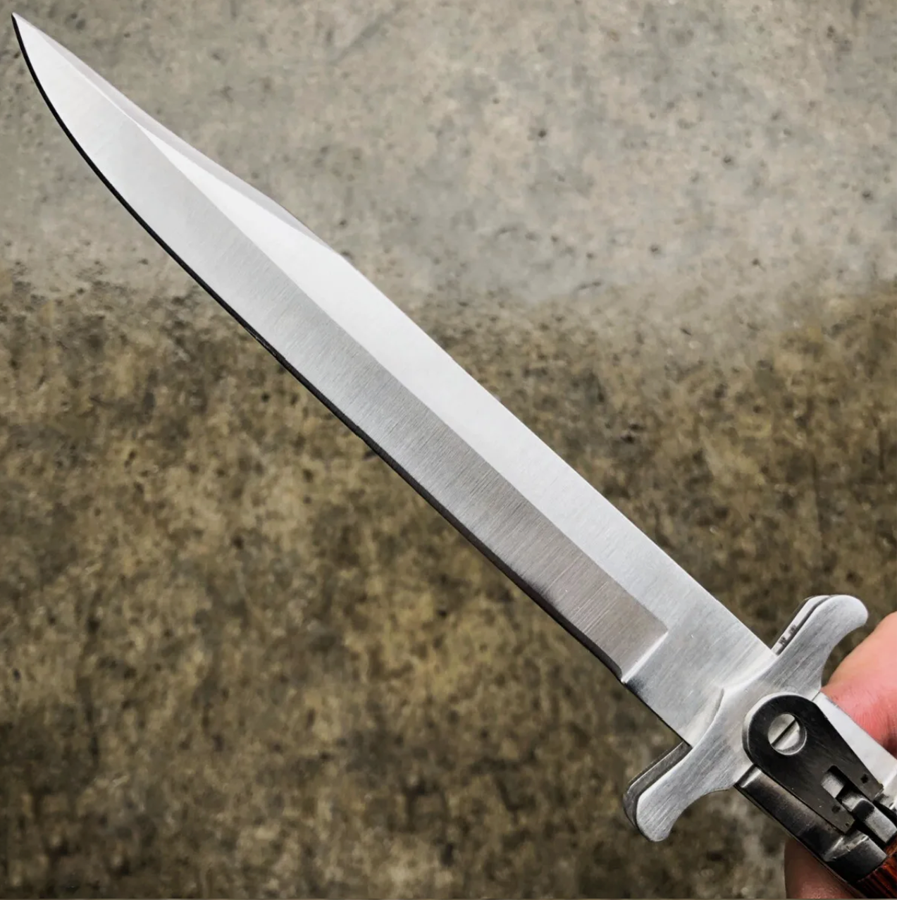 Best Folding Knife for Hunting and Camping