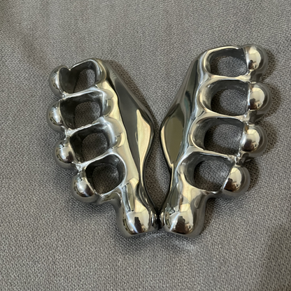 Four-finger polished fist buckle