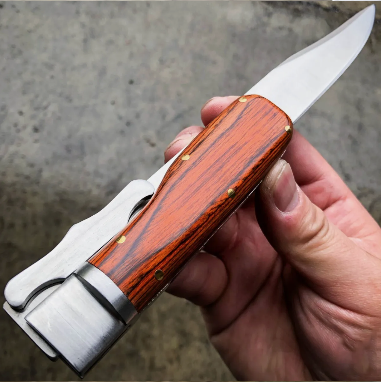 Best Folding Knife for Hunting and Camping